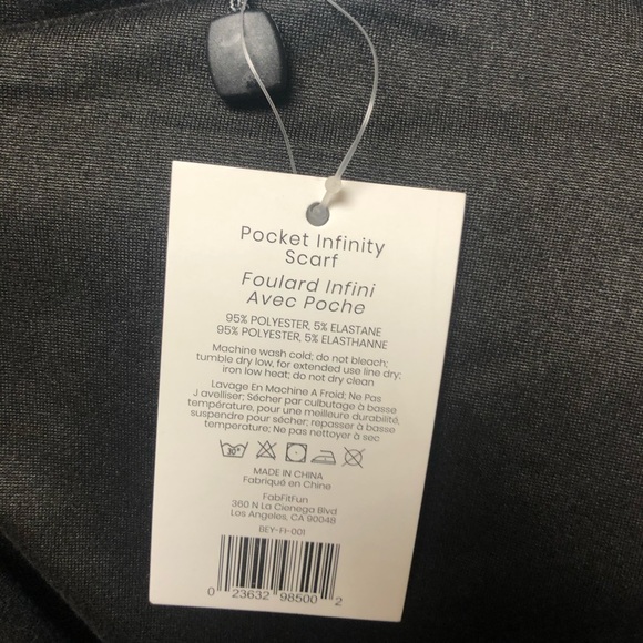 Beyond Yoga black infinity pocket scarf NWOT - Picture 5 of 6